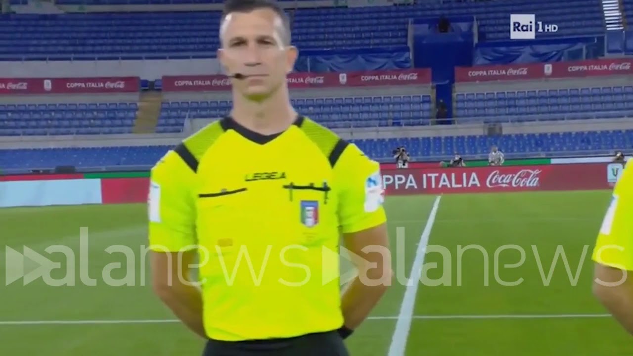 Finale Coppa Italia, l'emozione tradisce Sergio Sylvestre: dimentica le parole dell'inno di Mameli