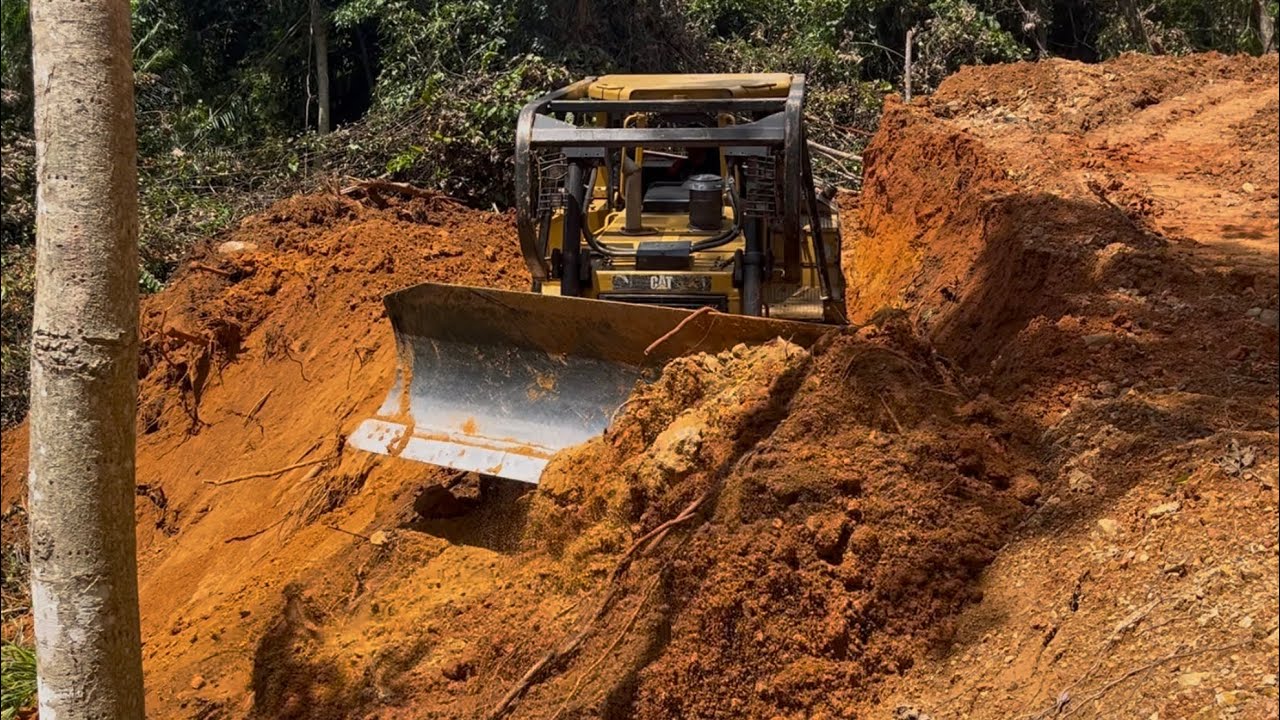 Highly Skilled for Operators CAT D6R XL Bulldozers Eroding the American Mountains !