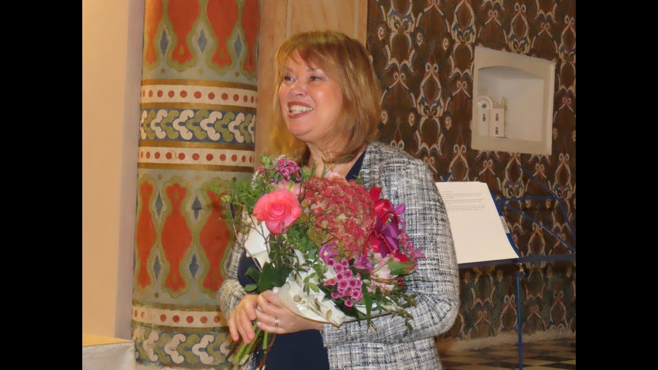 Jaroslava Hannah Maxová v čáslavské synagoze