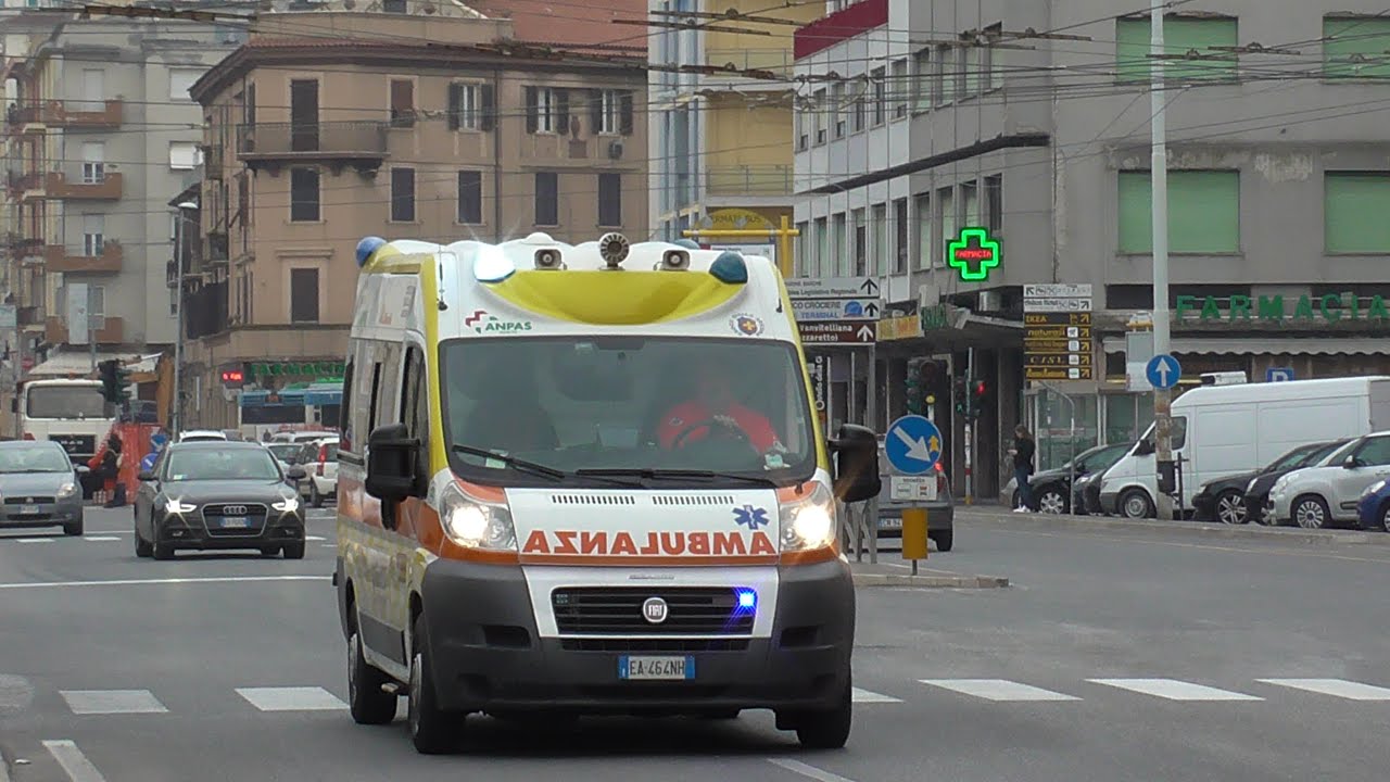 (Compilation) Ambulanze Croce Gialla Ancona in Emergenza / Italian Ambulances in Emergency