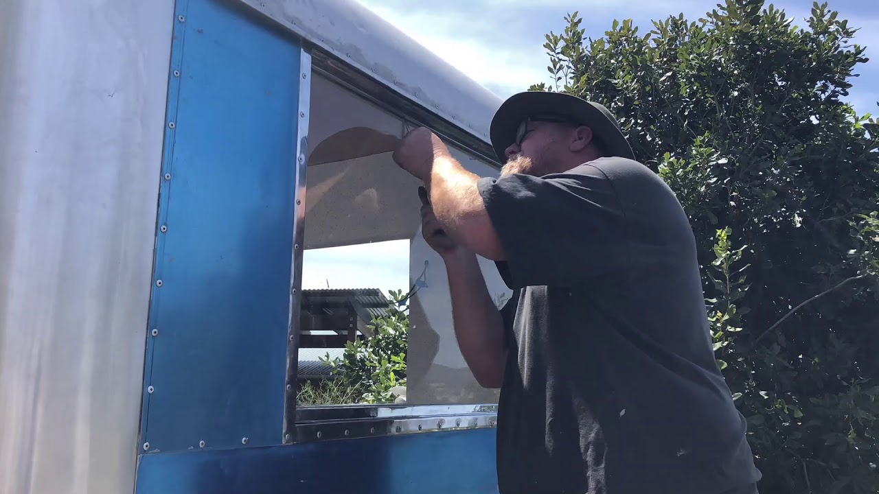 Restoring & installing windows, door and hatch into vintage caravan project