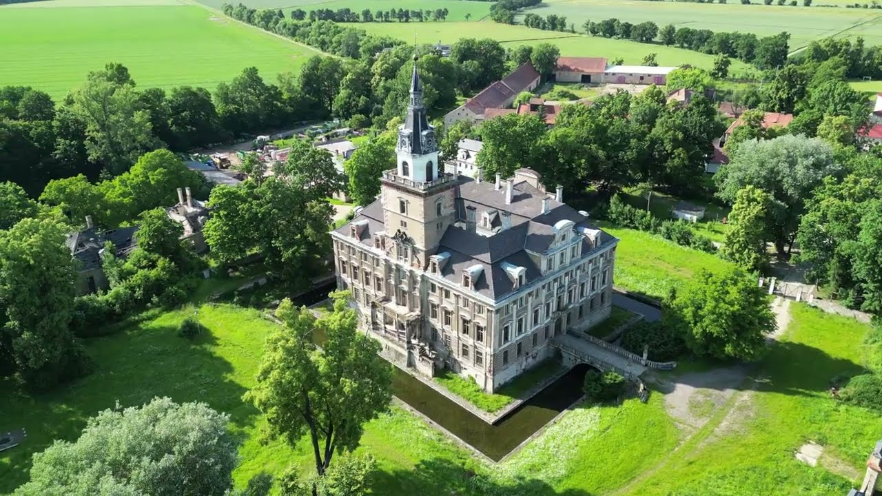 4K #Roztoka - Pałac i kościół z drona #dji #drone #travel