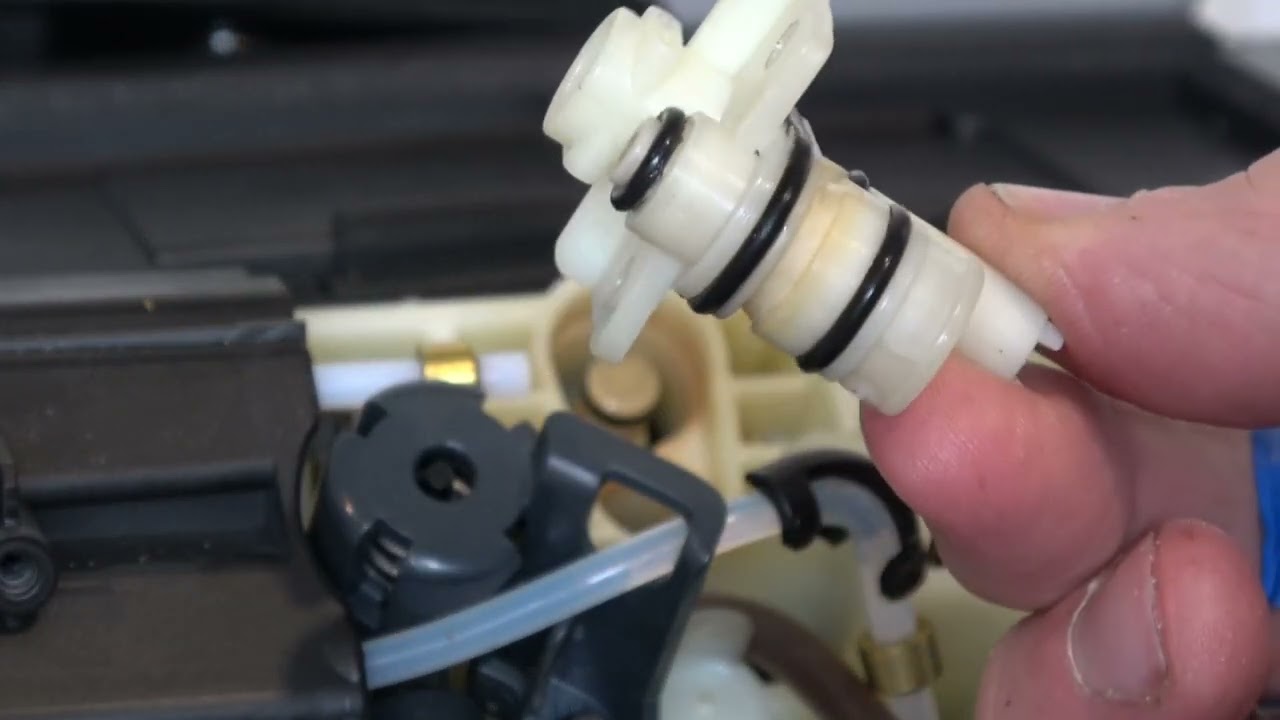 Delonghi Dinamica Coffee Machine, Not flushing and filling the drip tray