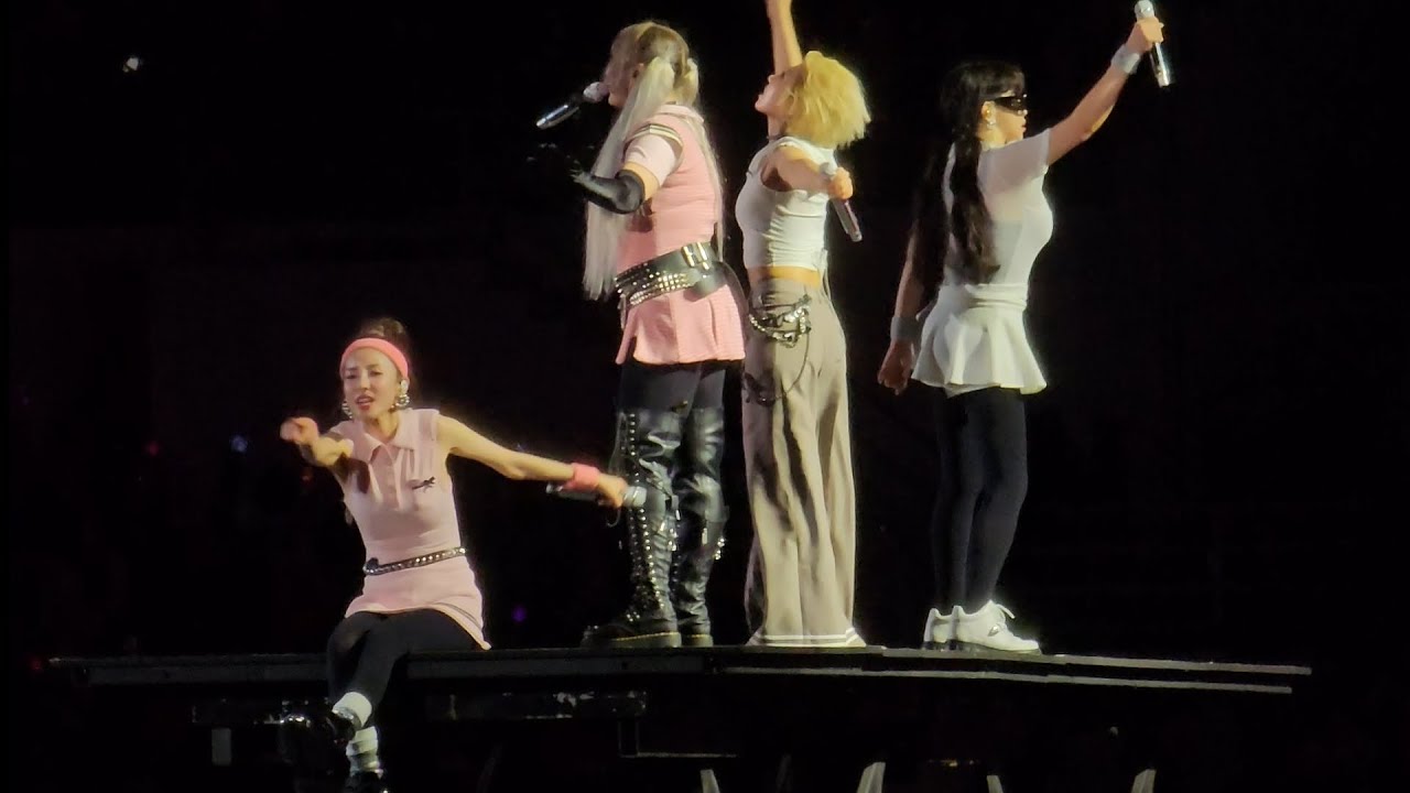 2NE1 Ugly at Welcome Back Tour in Kuala Lumpur 🇲🇾