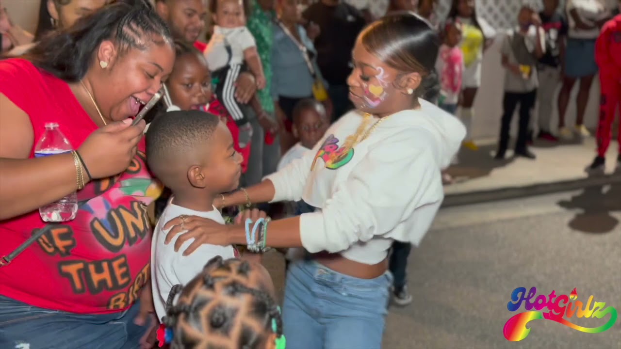 😂 Mama Like Boy U Betta Get Her… This Party Was Crackin‼️ I FOLLOW @TOMMYHOTGIRLZ ON INSTAGRAM