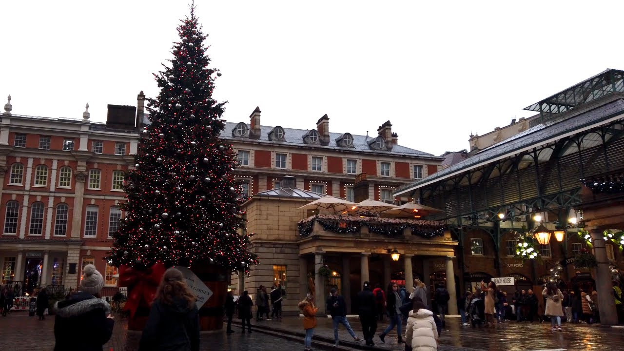 London Walk: Covent Garden Market Building and Piazza at Christmas | December 2020