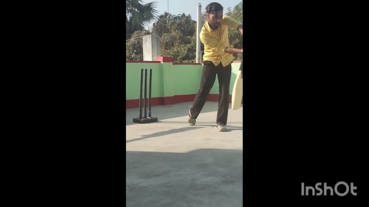 Short boundary cricket player 