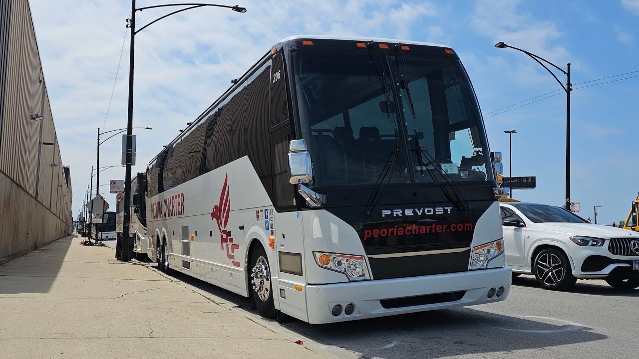 Driving a 2020 Prevost H3-45 on Chicago’s Scenic Lake Shore Drive (MSI to Downtown)