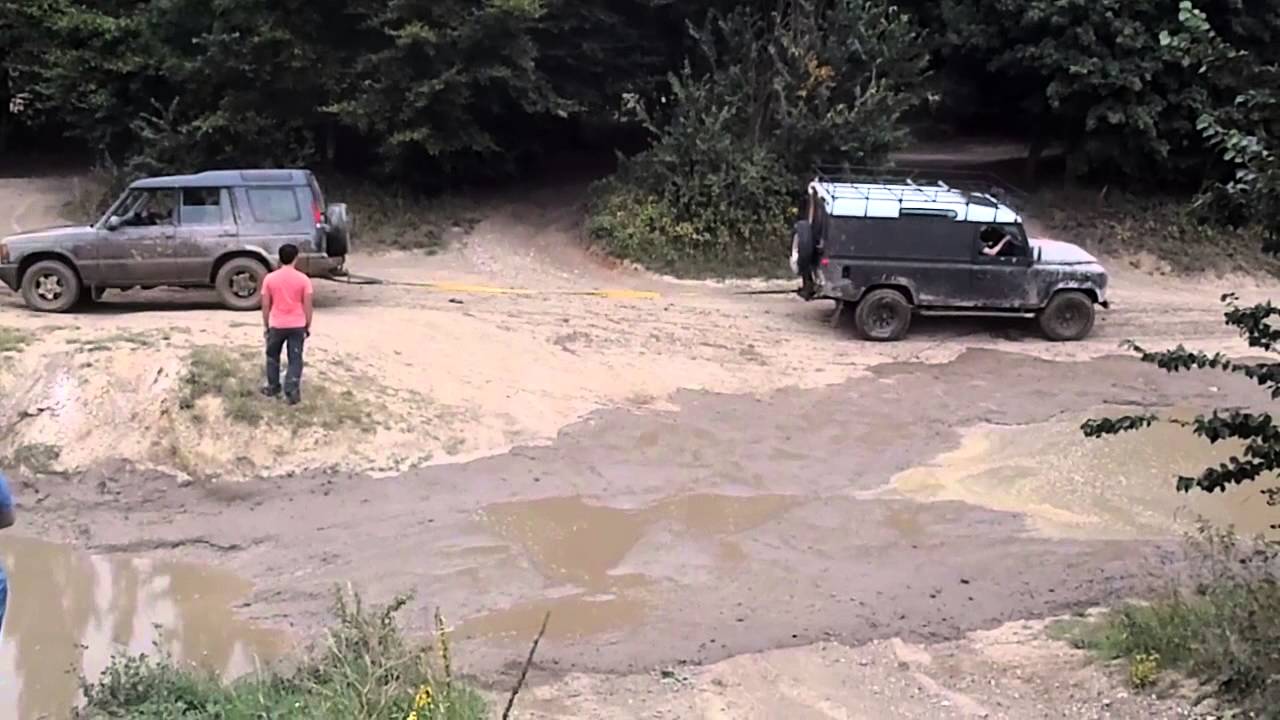 Land Rover Discovery TD5 vs Defender 200tdi Tug of War