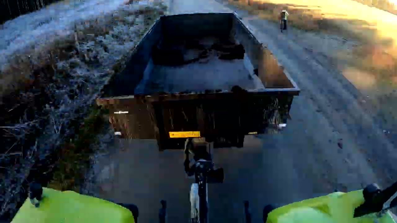 Valtra N134D, Claas Arion 660 ja Valtra N111e lantalan tyhjennyshommissa