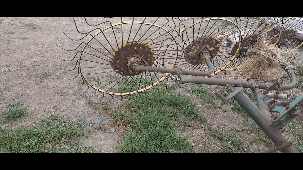 Încă  un utilaj  achiziționat  grebla KRONE  pentru  a câștiga  timp și a termina treaba  mai repede