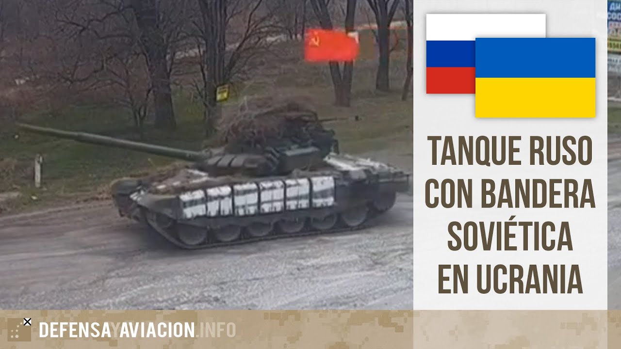 Tanque ruso con bandera sovi&eacute;tica en Ucrania