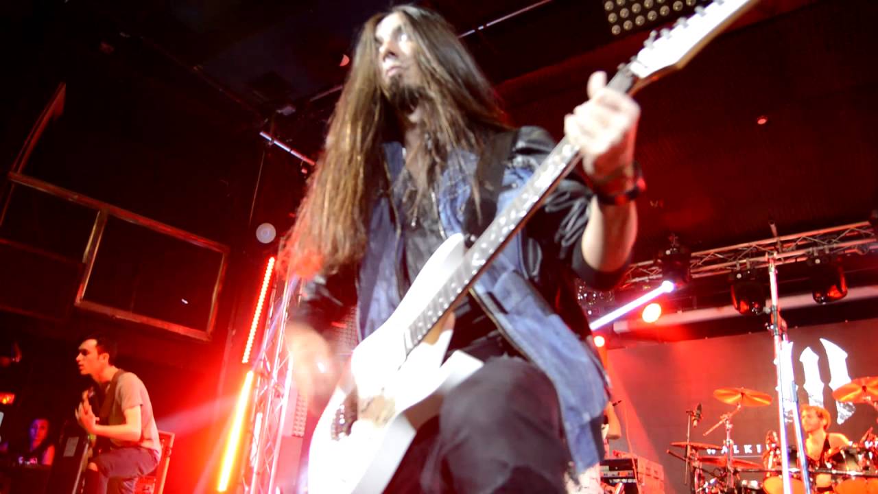 Walking With Wolves - Kiss my crown Live Sala But