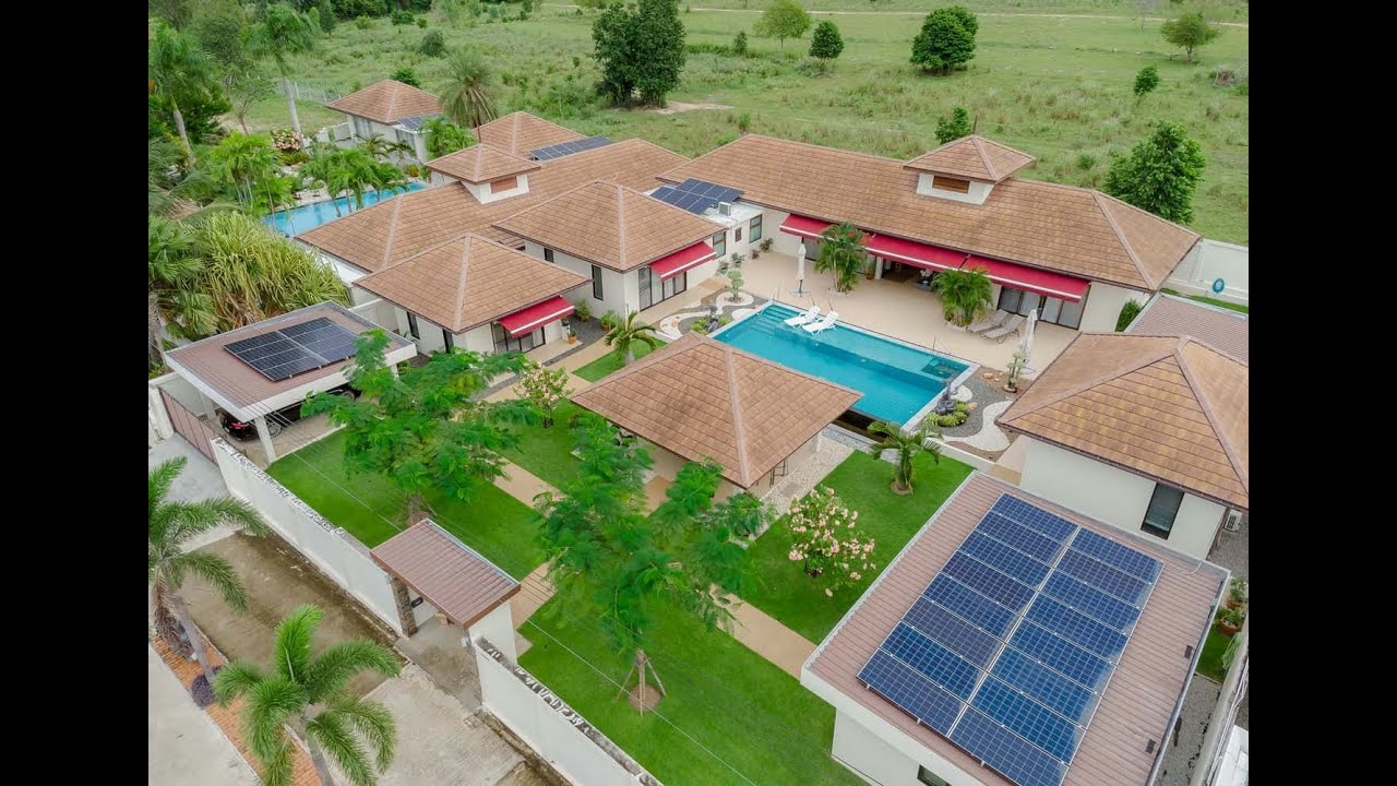 Exquisite Bali-style Pool Villa in Hua Hin on Large Land Plot