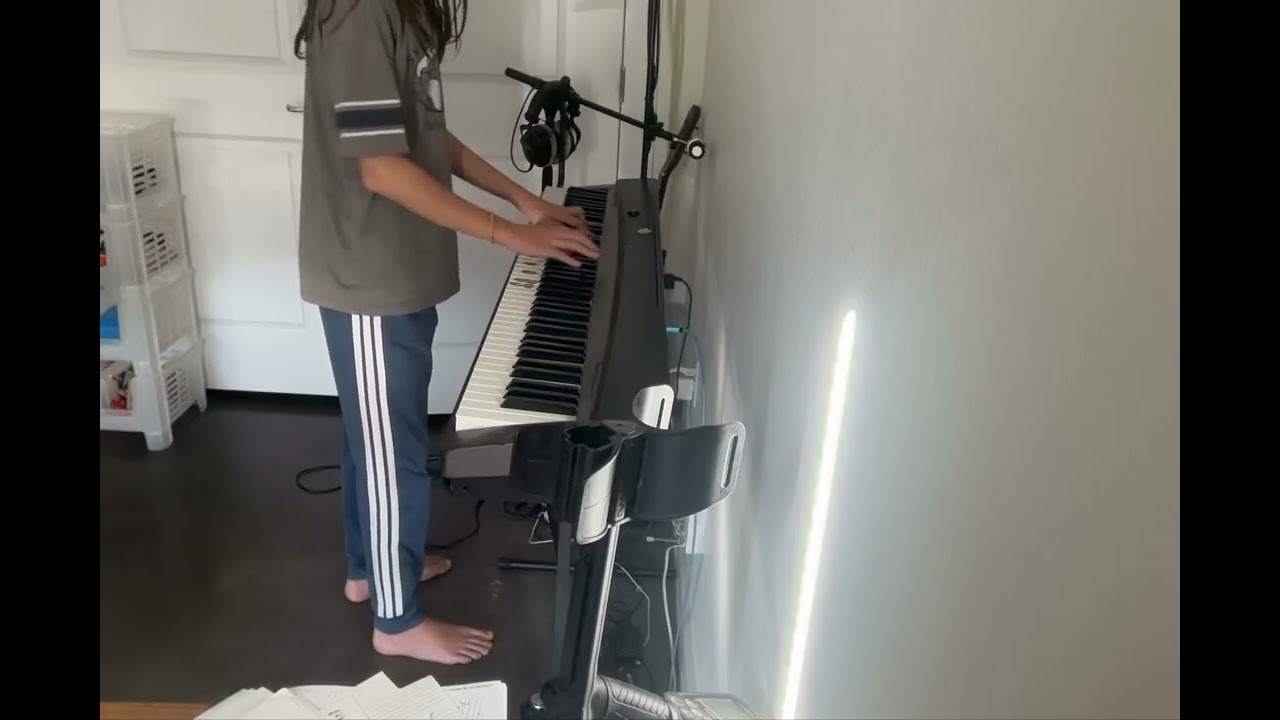 How the shadow is clear piano!