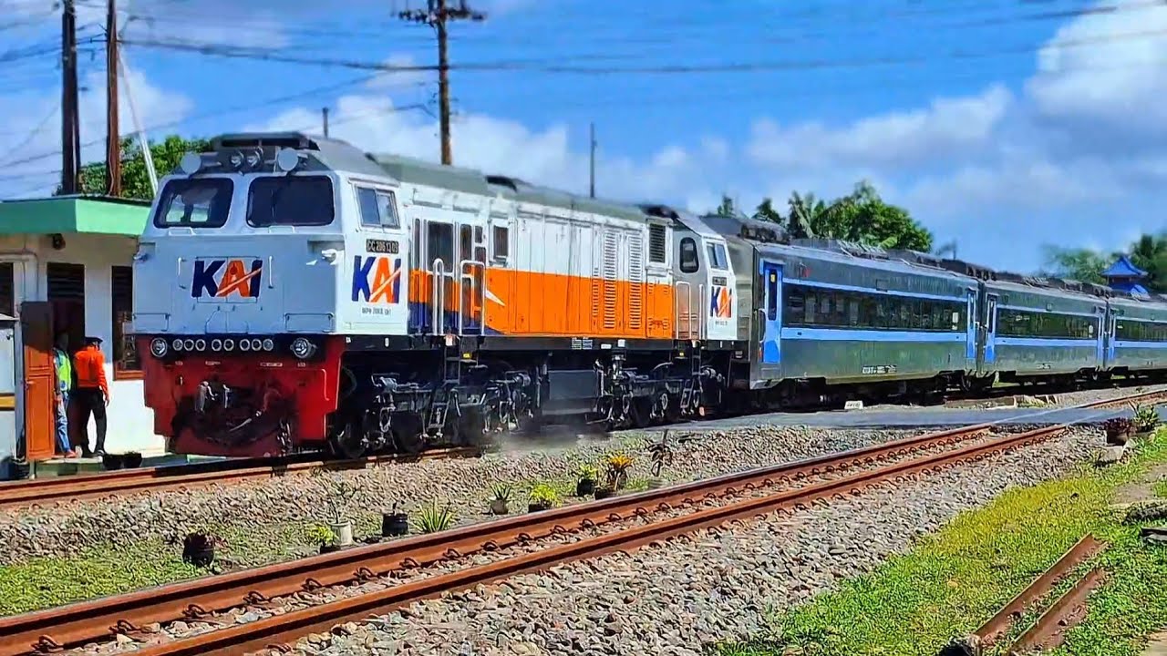 KERETA API PANJANG‼️ HUNTING 30 KERETA API NGEBUT DI PERLINTASAN MENIKUNG