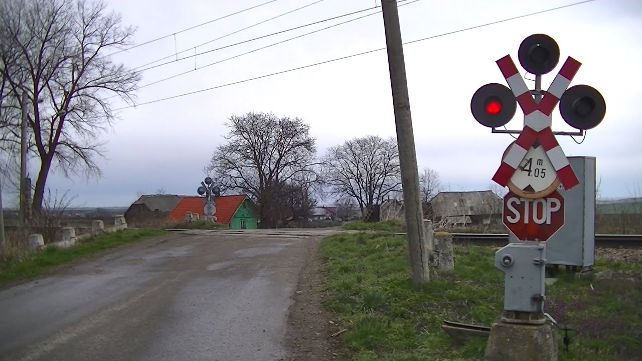 Spoorwegovergang Ciprian Porumbescu (RO) // Railroad crossing // Trecere la nivel