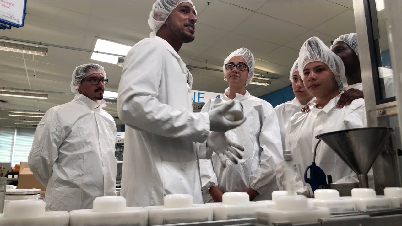 LES COLLÉGIENS DES GRANDS-CHAMPS VISITENT L'USINE FAREVA