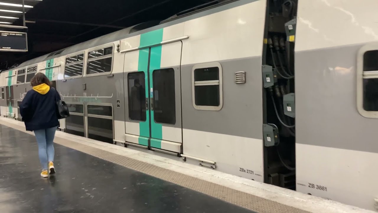 RER A - MI09 et MI2N à La Défense