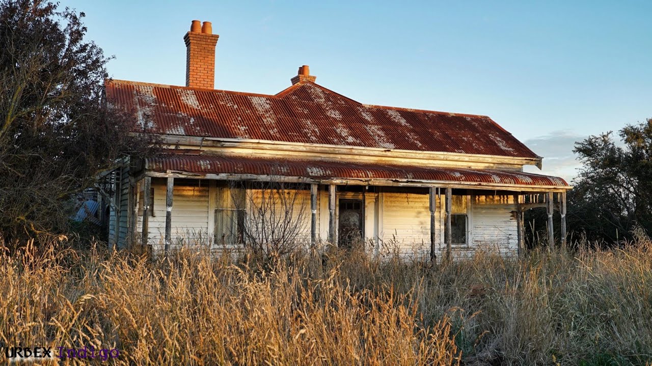 Abandoned- Time capsule Farm House/Antique furniture and vintage stuff everywhere!