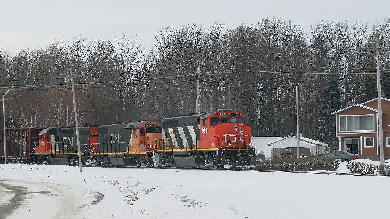 CN 531:WB avec CN 9410 a Roberval/Qc 3 decembre 2025