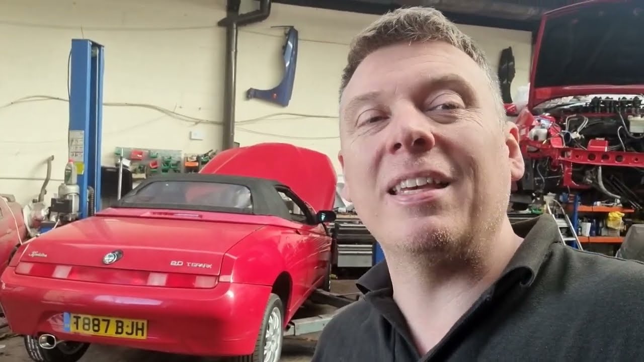Стоит ли покупать этот Alfa Romeo Spider? Что вы думаете?