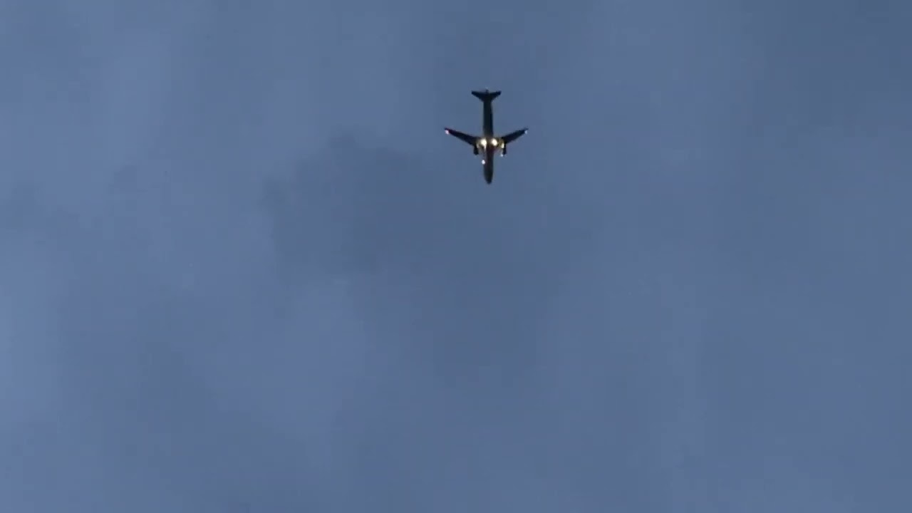 Frontier Airbus A320-214 (F92520, N229FR) landing at ISP Airport over my house from MCO
