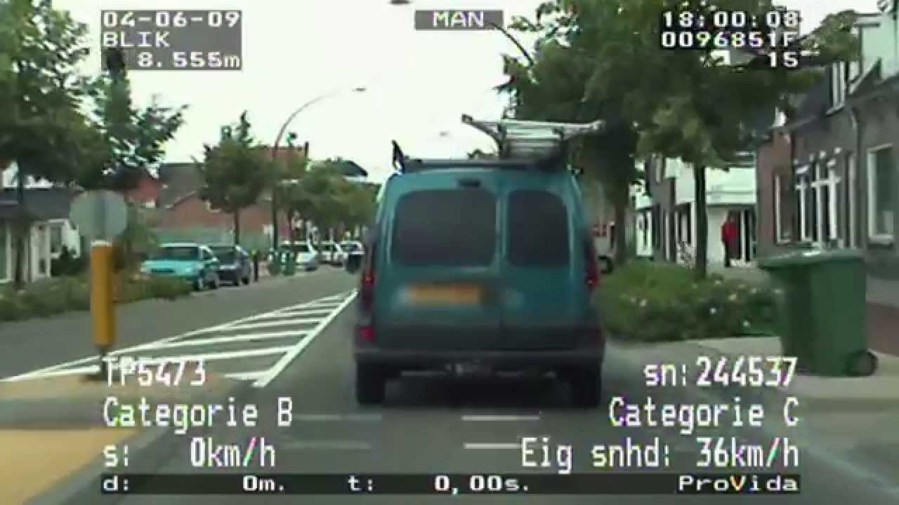 Blik op de Weg OFFICIAL - Fragment Twee keer naar het politiebureau...