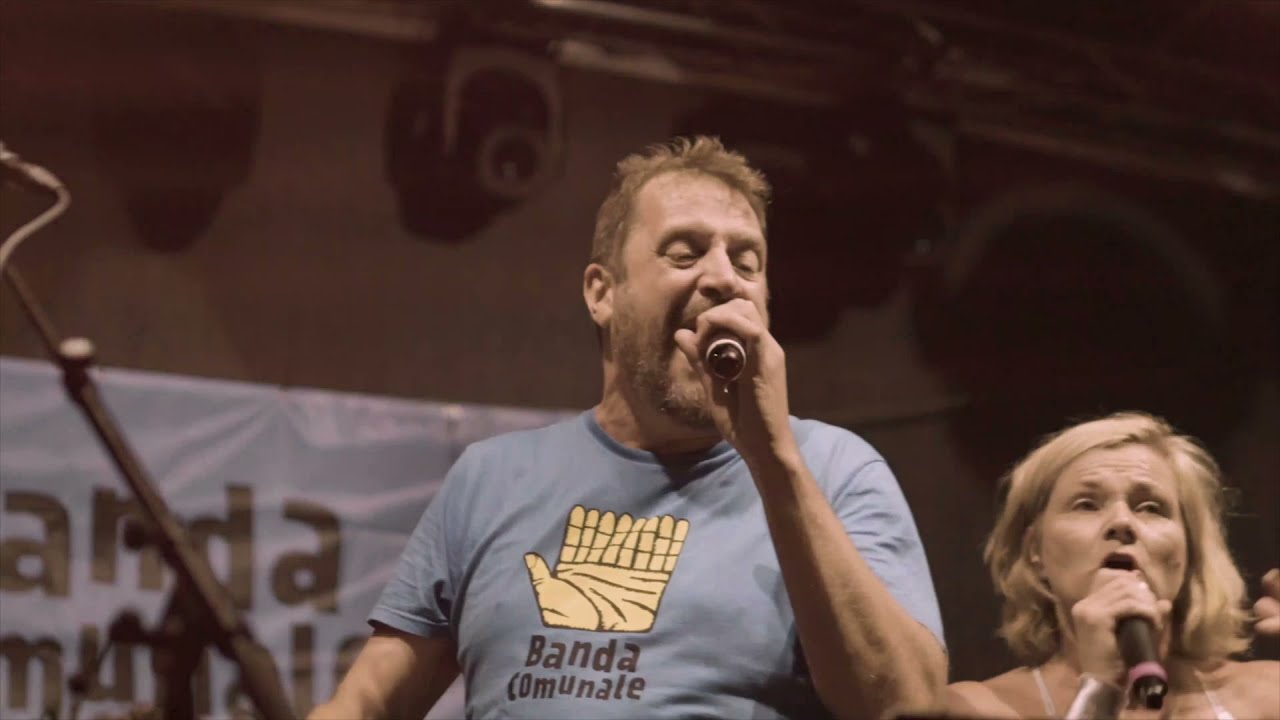 Banda Comunale - Systemrelevant (live) feat. Bernadette La Hengst