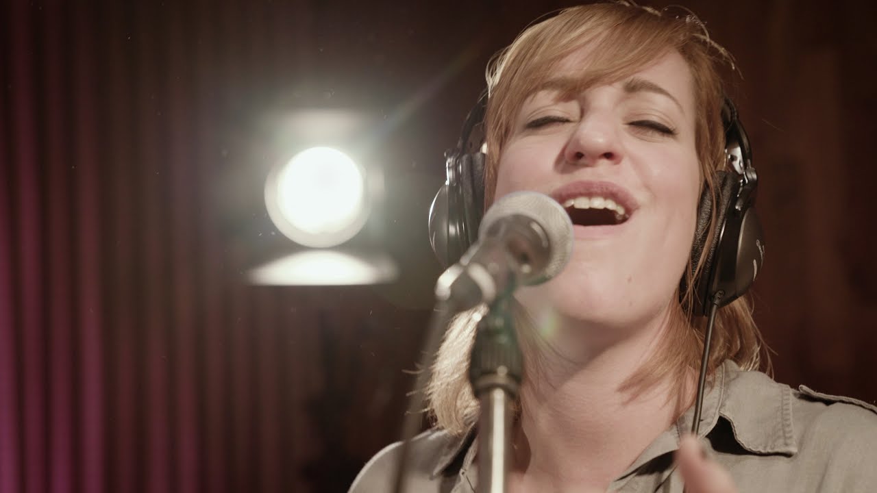 Central Music – Geschter, hüt und morn de Gliich [Live Studio Session)