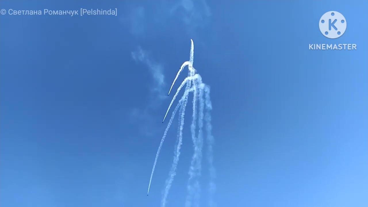Авиашоу авиационной группы высшего пилотажа 
