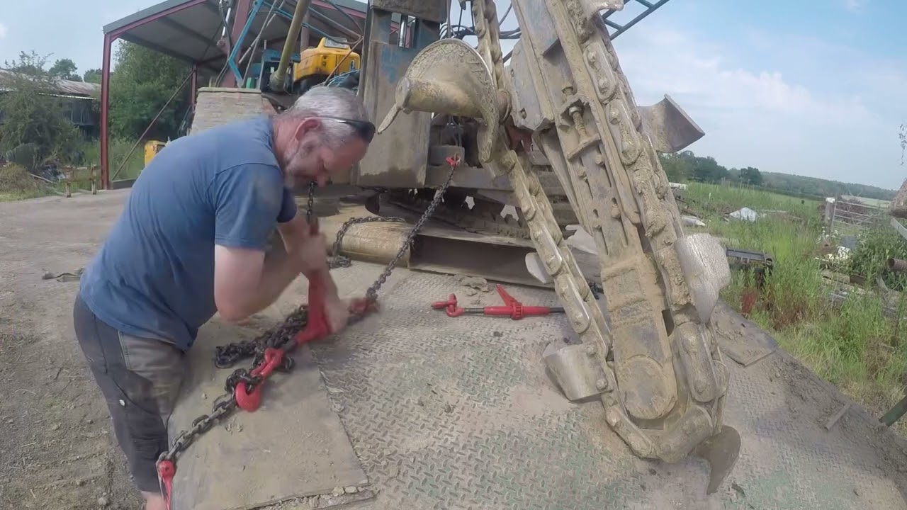 Loading/unloading Barth K140 trencher