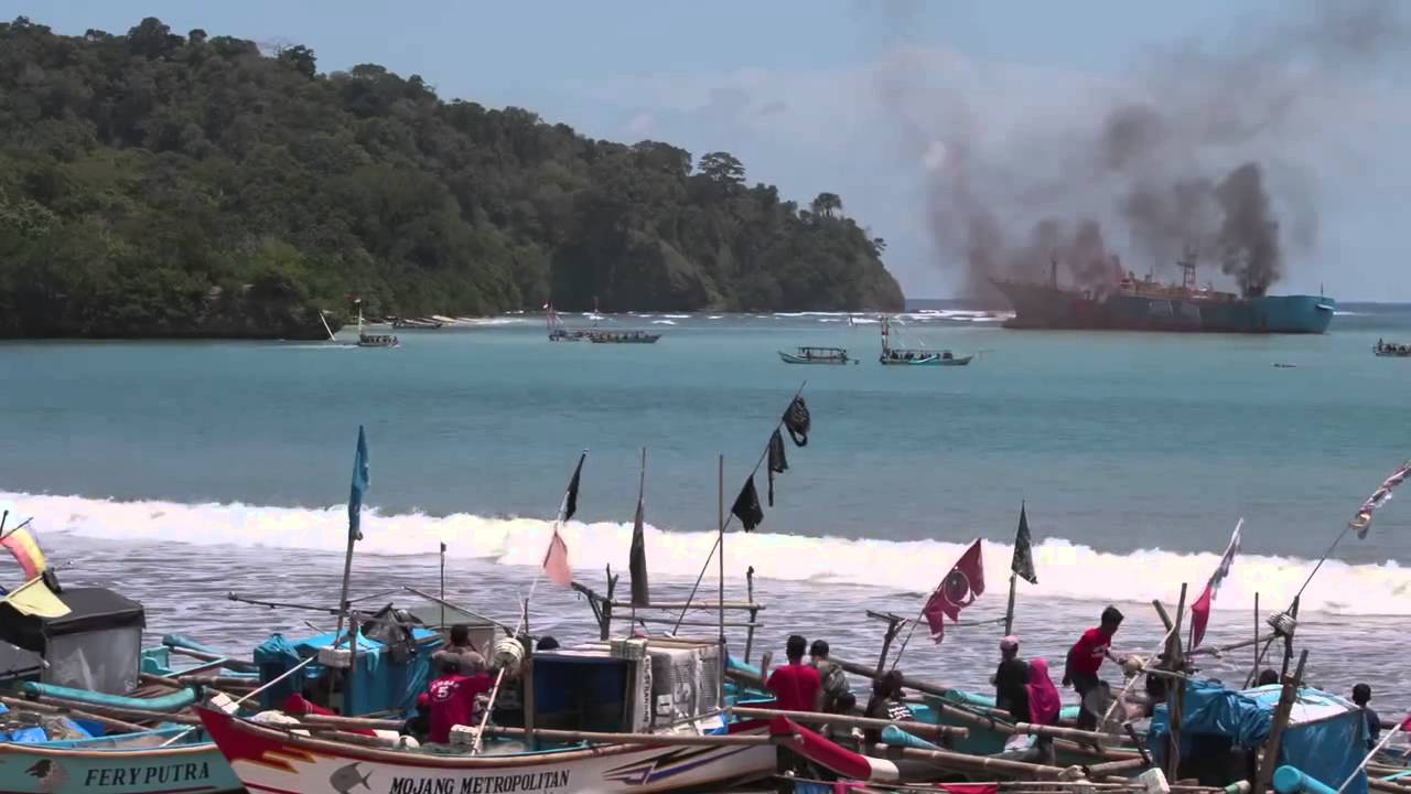 Kapal Pencuri Ikan FV Viking Ditengelamkan