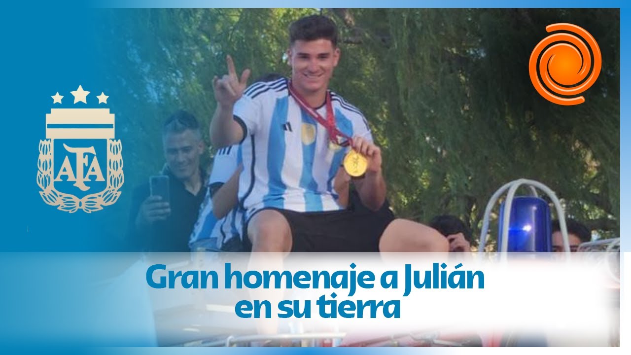 IMPRESIONANTE recibimiento a Julián Álvarez en Calchín