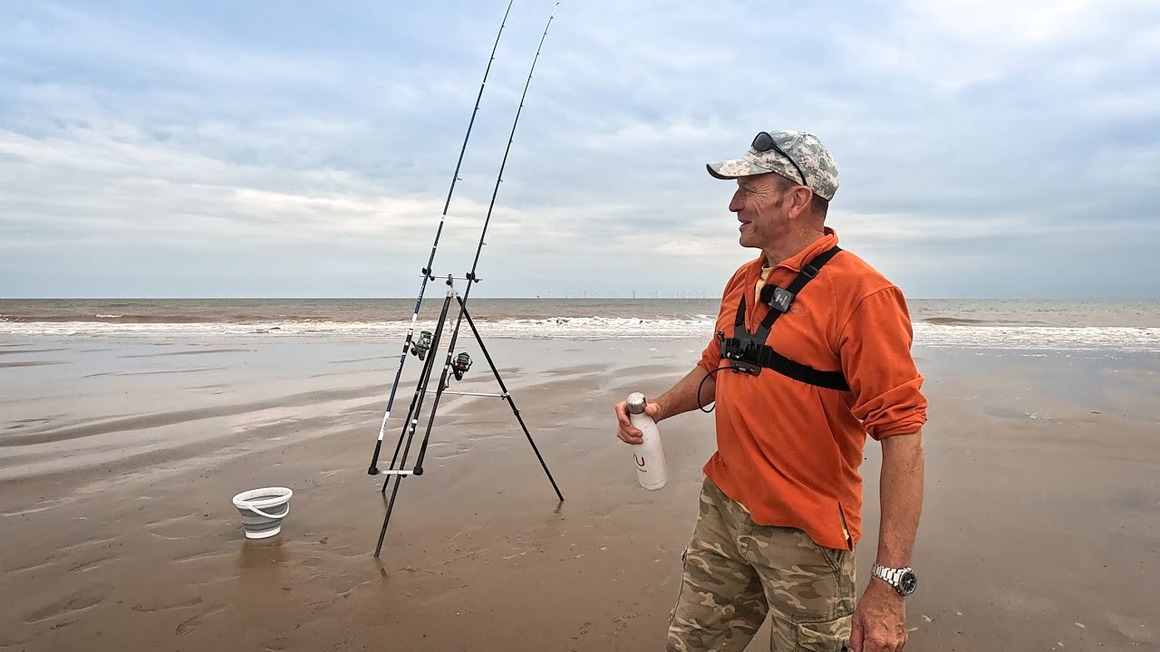🎣 Kilnsea Sea Fishing UK - Challenging Conditions but good fun 🌊