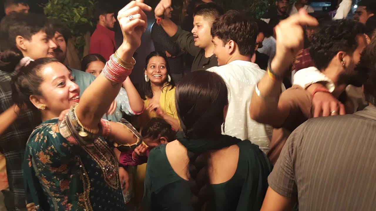 Pahadi DJ Dance ने मचाया धमाल | शादी में बवाल डांस | Wedding Dance | Garhwali Nonstop Dj Remix