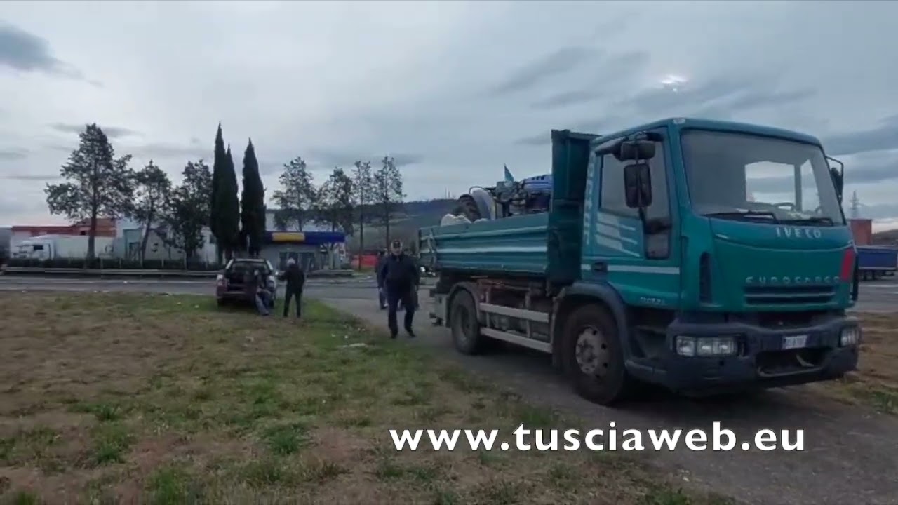 Protesta agricoltori al casello di Orte - Pochi i trattori presenti