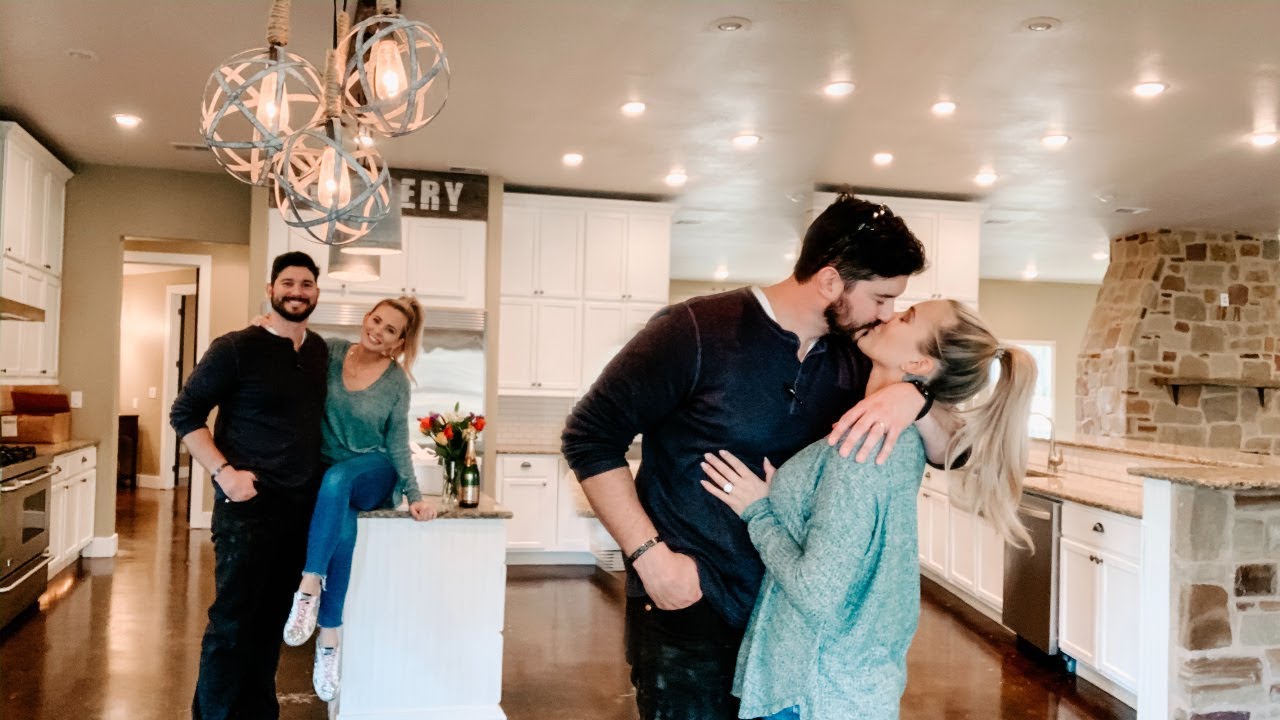 EMPTY HOUSE TOUR! Moving Vlog #3 | Aaryn Williams