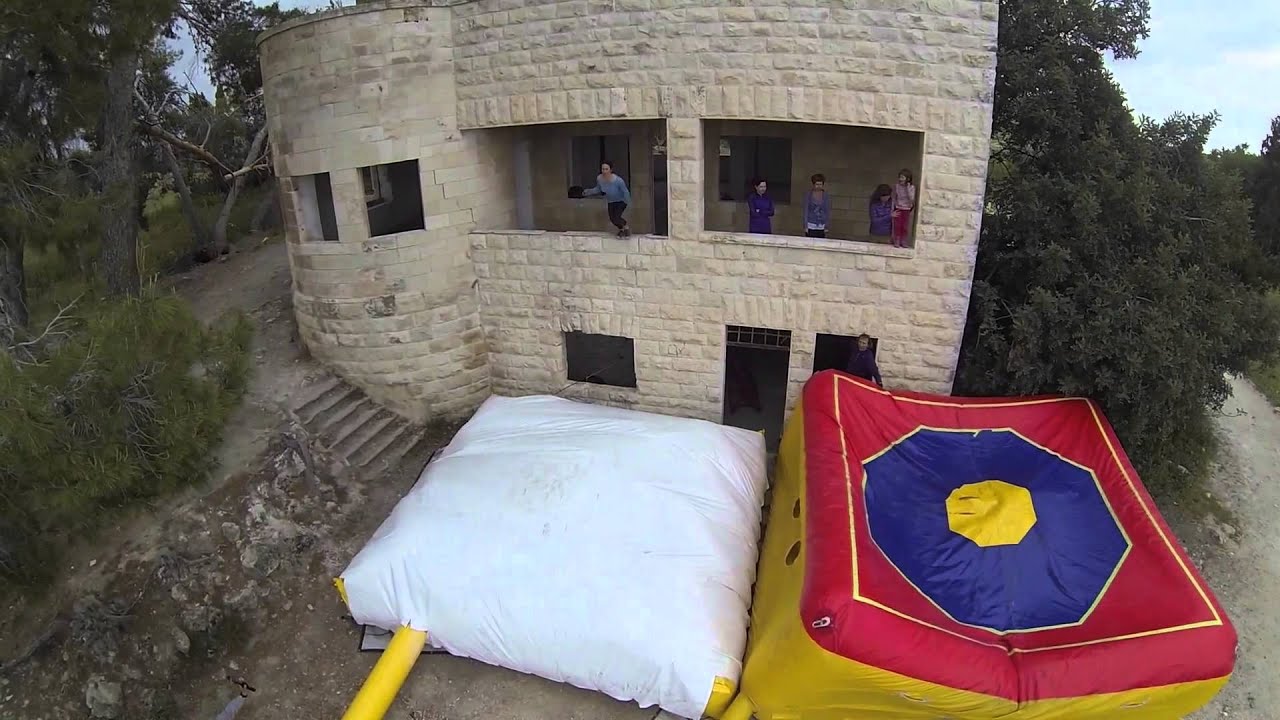 Kepa Airbag Jumping