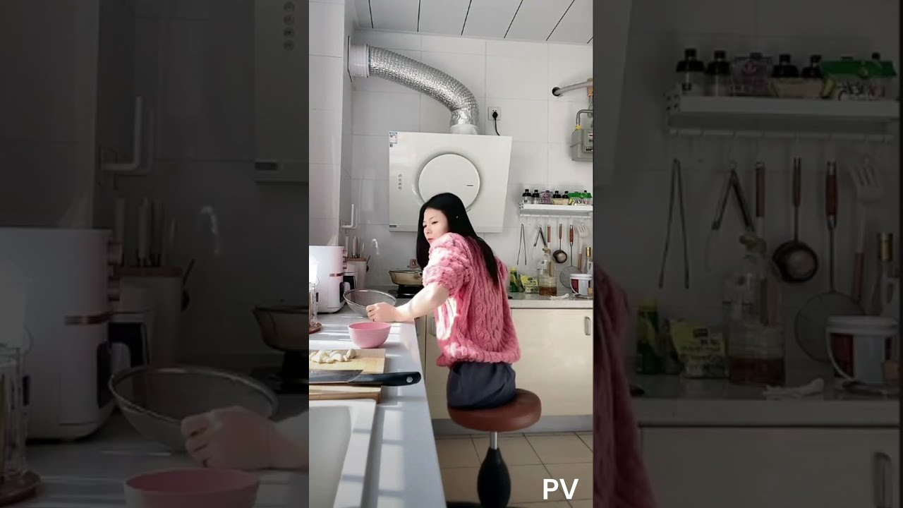 DHD Amputee in kitchen