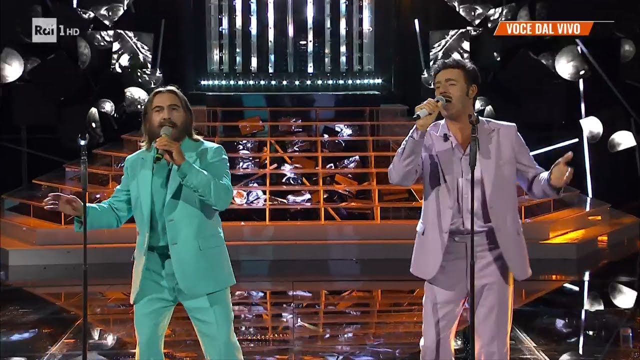 Biagio Izzo canta 