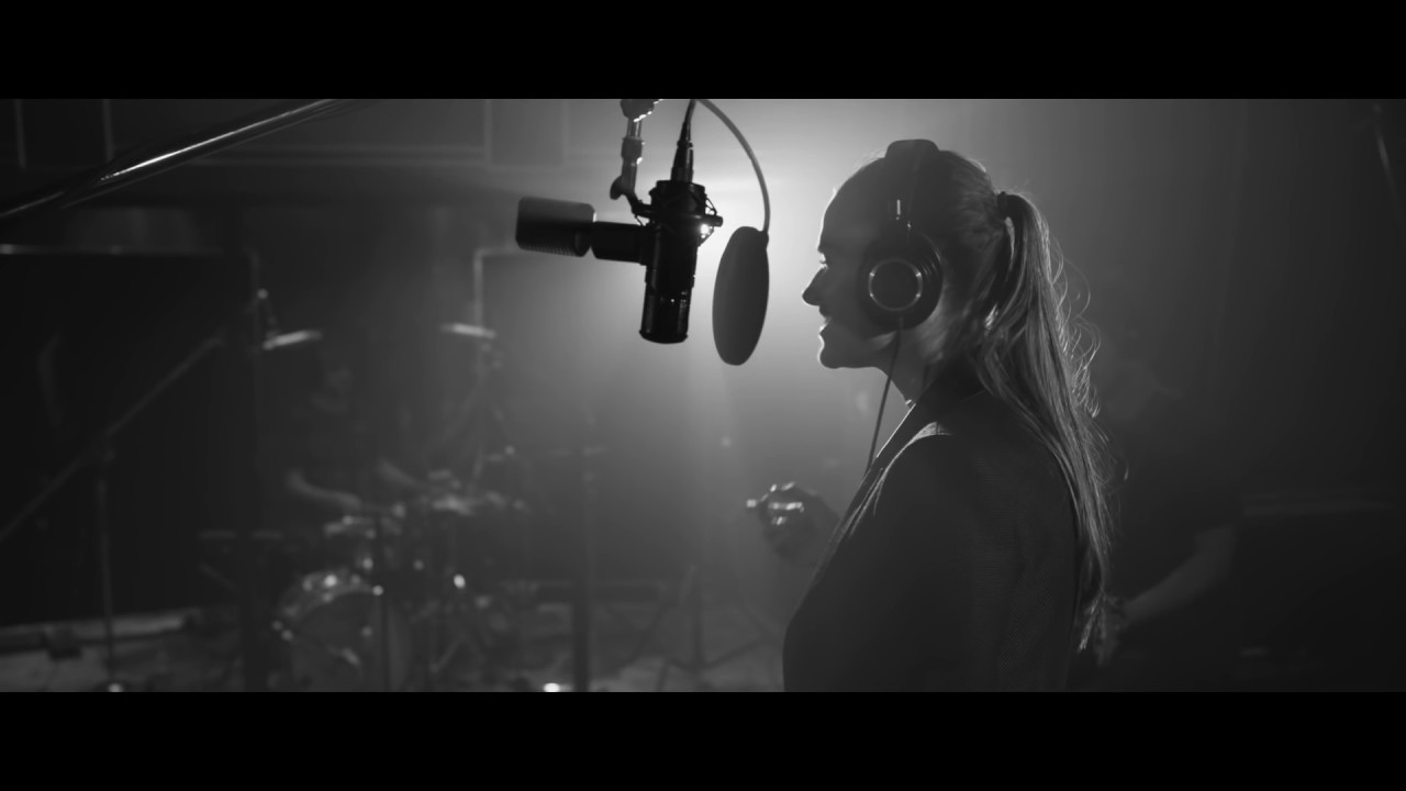 Niia - Running Up That Hill (Kate Bush Cover)