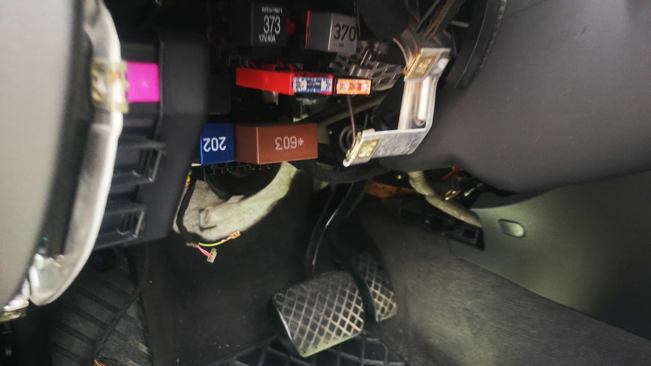 Audi a6 4b c5 Bremslichtschalter wechseln/ Audi a6 4b c5 Break light switch 
