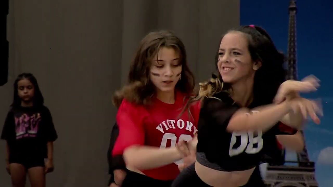 Dance Magic Crew/Táncvarázs SE - Felsős hip-hop Football