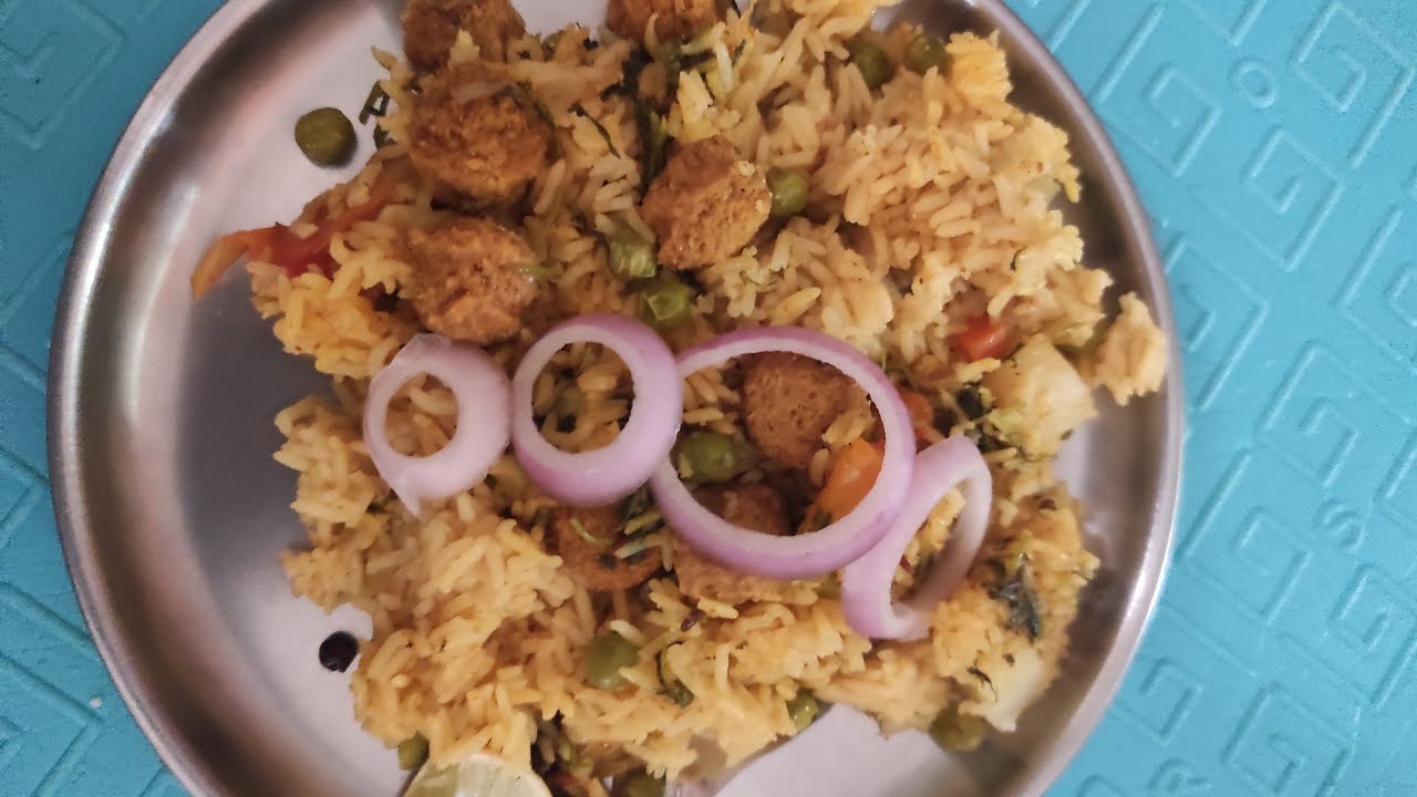 😋भरपूर भाज्या घालून केलेला मसाले भात.. एकदा कराच#shortsfeed #ytshorts#recepe#masalarice 