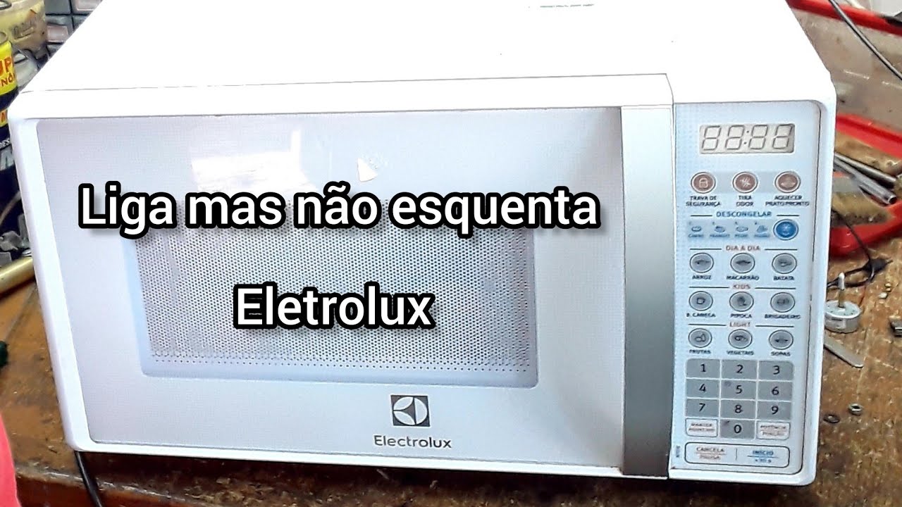 Microondas Eleteolux MT030 20L Conta o tempo mas não esquenta.