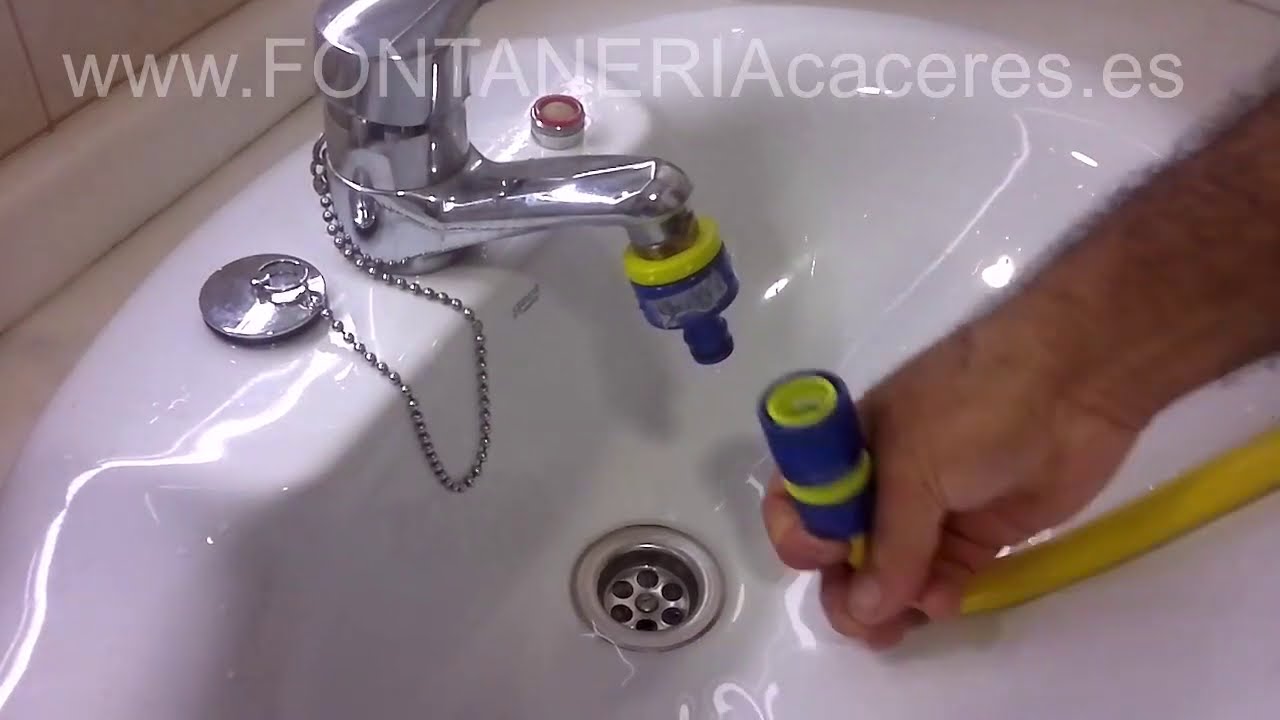 Como conectar una manguera al grifo del lavabo