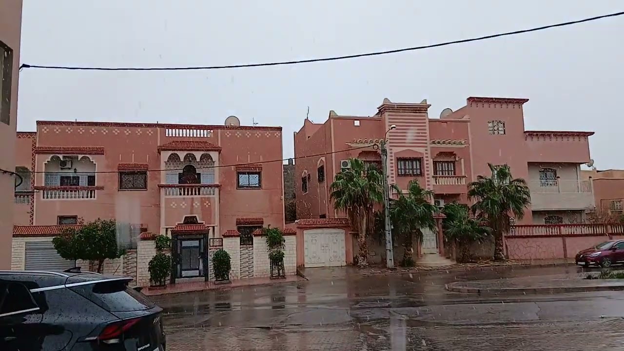 تساقطات ثلجية الآن في مدينة ورزازات 
