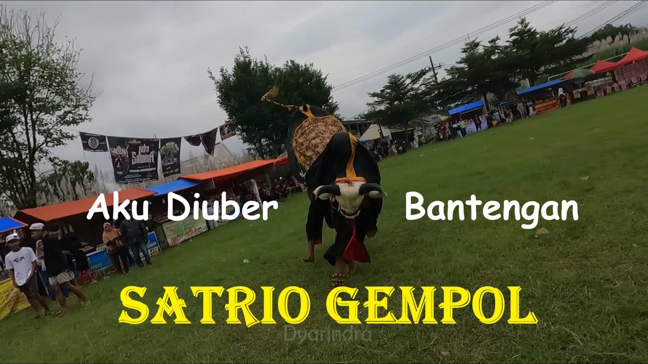 Mberot ngejar aku!!!  Atraksi keren Bantengan Satrio Gempol full kalapan