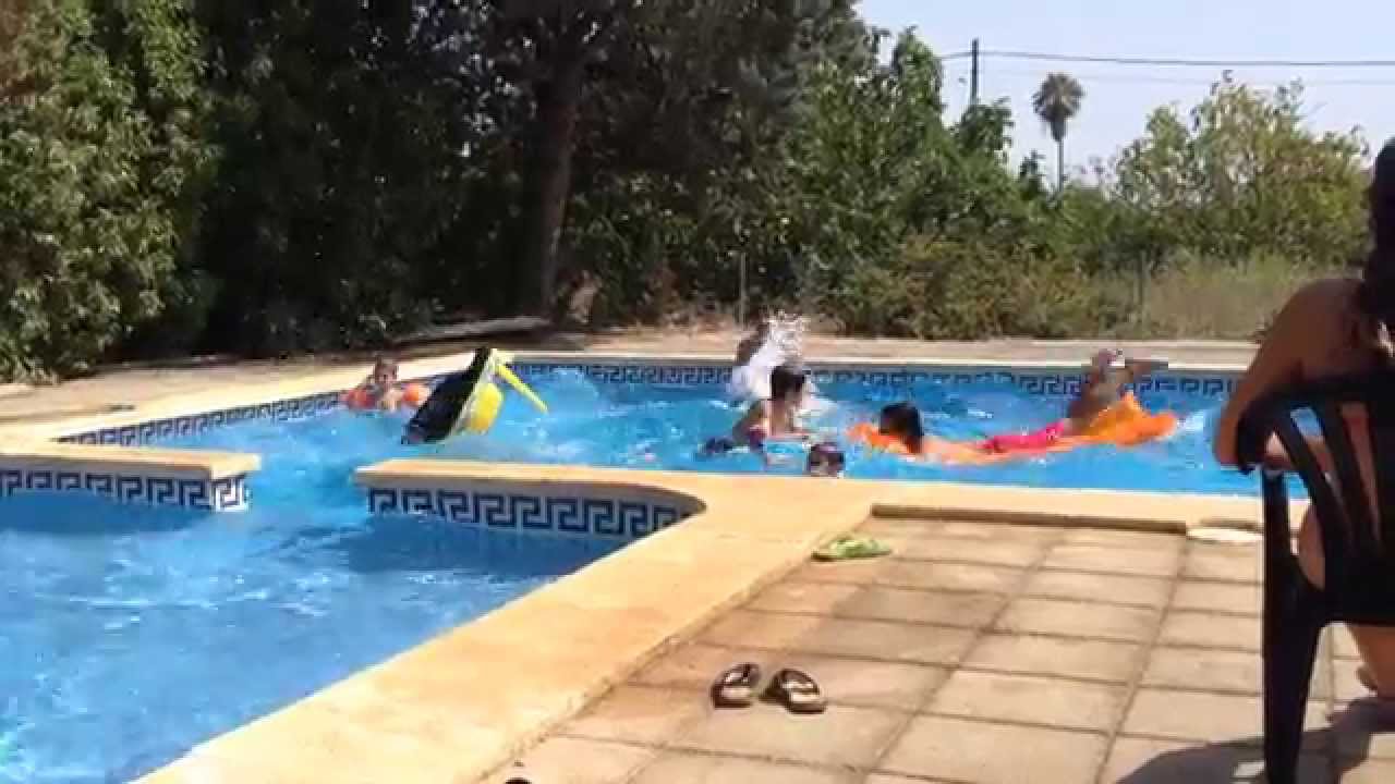 SAMPLE TEST VIDEO IPHONE 5 1080p children swimming